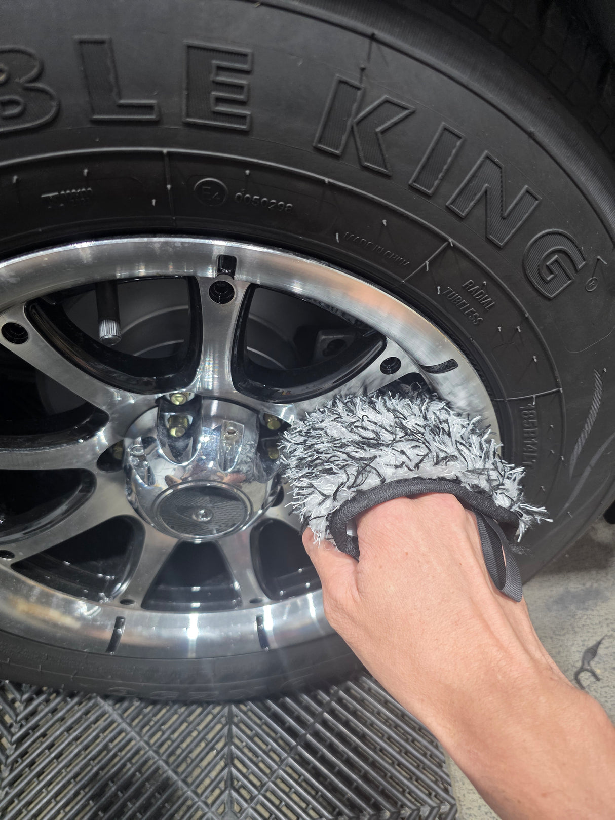 Mini Wheel Microfibre Mitt