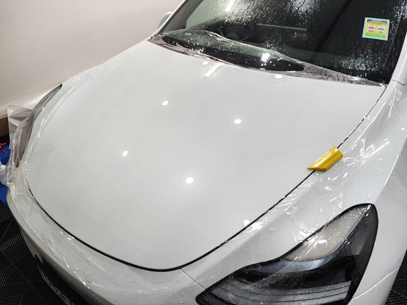 High-gloss ceramic paint protection solution for long-term vehicle surface preservation